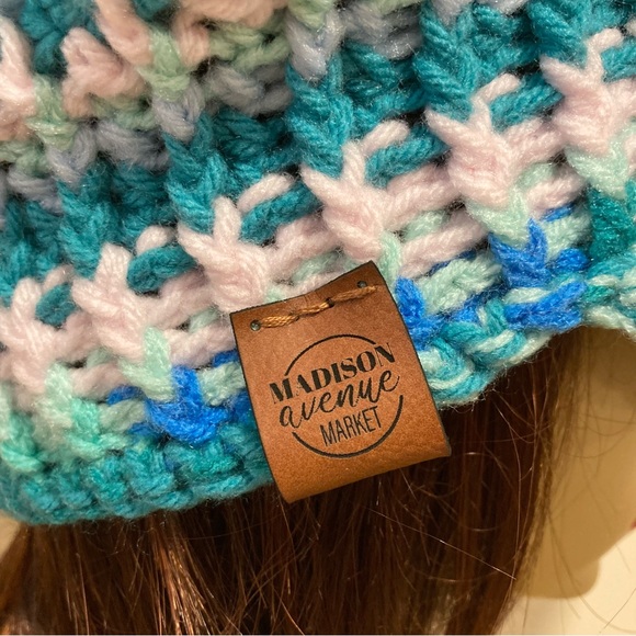 Ocean waves colors, hand knit, BoHo style, cap, with peaked visor, 4 season hat - Picture 9 of 9